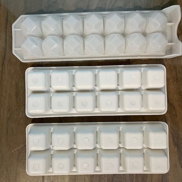 Like New 3-Piece Set Mini-Ice Cube Trays - Picture 12 of 12